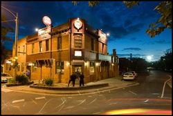 London Tavern Hotel - Accommodation Burleigh 0