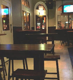 The Swan Hotel - Accommodation Burleigh 2