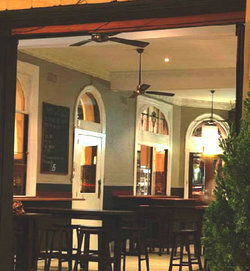 The Swan Hotel - Accommodation Burleigh 3