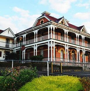 Old England Hotel - Accommodation Burleigh 0