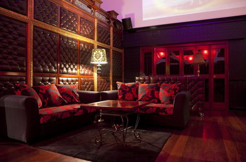 East End Bar - Accommodation Burleigh 2