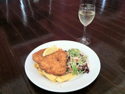 Commonwealth Hotel - Accommodation Burleigh 2