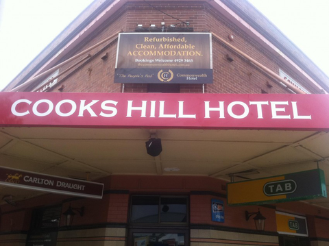 Commonwealth Hotel - Accommodation Burleigh 3