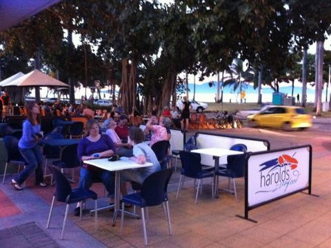 Harolds Seafood On The Strand - Accommodation Burleigh 5