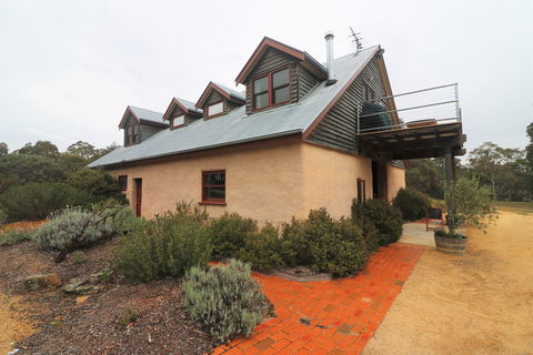 Yarralaw Springs Wines  - Cellar Door Wine Tasting - Accommodation Burleigh 2