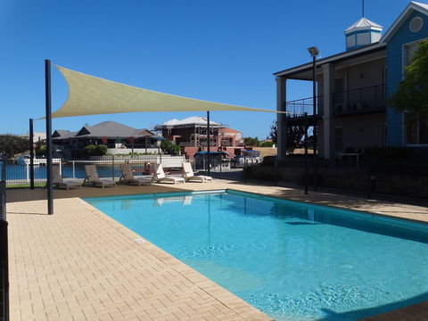C Mandurah Resort - Accommodation Burleigh 6