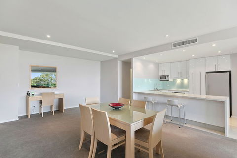 Akama Resort - Accommodation Burleigh 2
