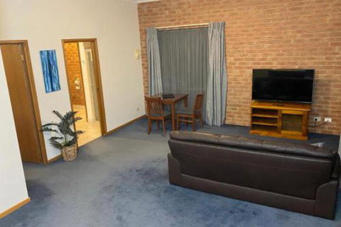 Best Western Coastal Waters Motor Inn - Accommodation Burleigh 3