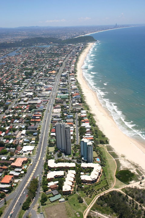 Royal Palm Resort - Accommodation Burleigh 0