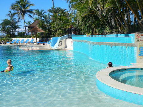 Royal Palm Resort - Accommodation Burleigh 2