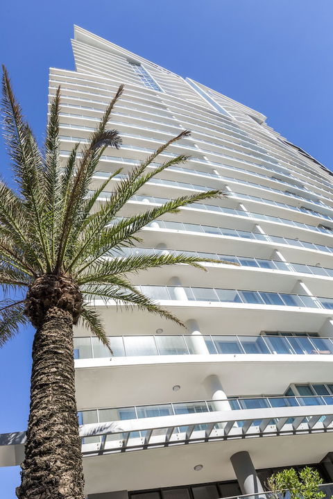 Artique Surfers Paradise - Accommodation Burleigh 2