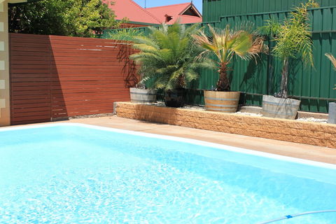 Lodge Outback Motel - Accommodation Burleigh 3