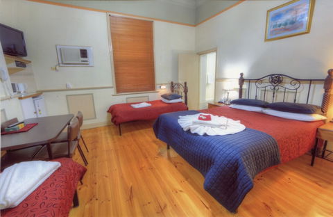 Lodge Outback Motel - Accommodation Burleigh 6
