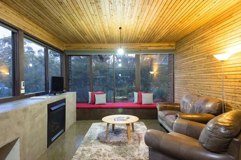 DULC Cabins - Accommodation Burleigh 5
