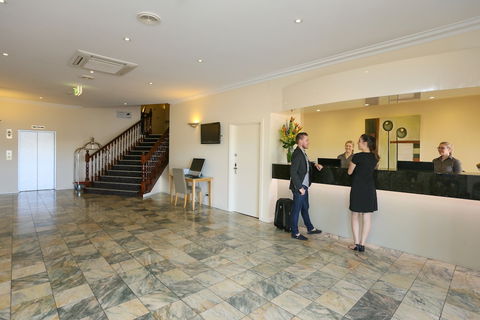 Best Western Plus Hovell Tree Inn - Accommodation Burleigh 5
