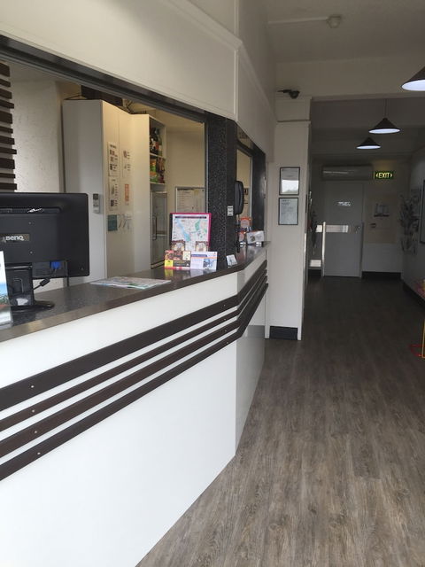 Adina Place Motel Apartments - Accommodation Burleigh 0