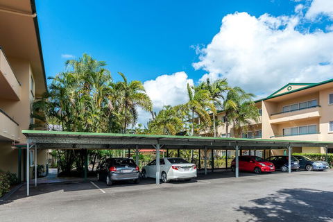 Tradewinds McLeod Holiday Apartments - Accommodation Burleigh 1
