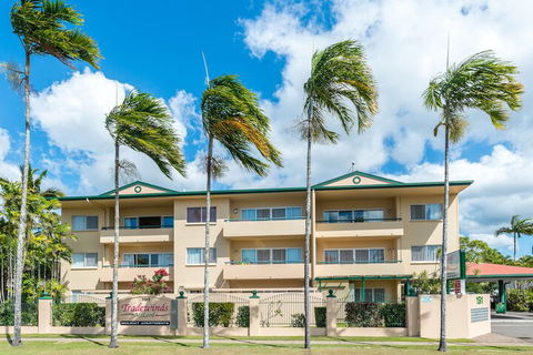Tradewinds McLeod Holiday Apartments - Accommodation Burleigh 2