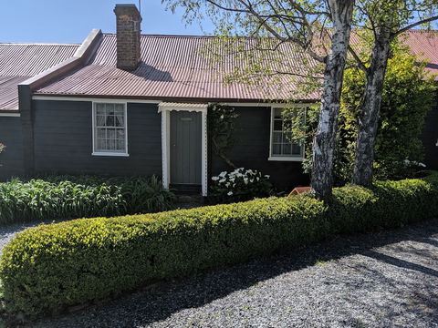 Alice's Cottages - Accommodation Burleigh 0