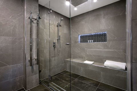 Best Western Sanctuary Inn - Accommodation Burleigh 5