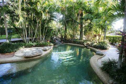 City Oasis Inn - Accommodation Burleigh 1