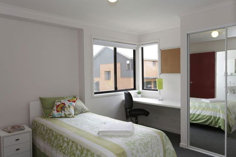 Macquarie University Village - Accommodation Burleigh 4