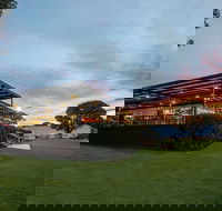 The Huskisson - Accommodation Burleigh