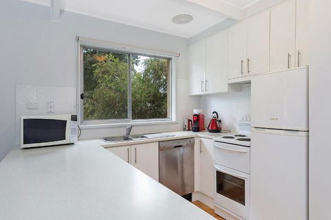 Astor Hotel Motel - Accommodation Burleigh 5