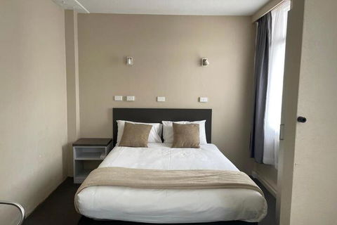 Astor Hotel Motel - Accommodation Burleigh 7