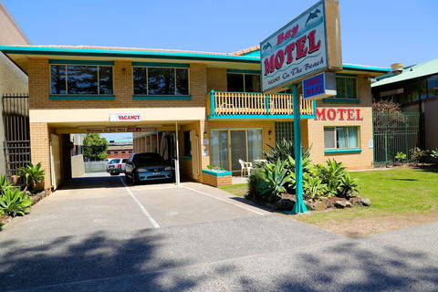 Bay Motel - Accommodation Burleigh 0