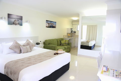 Bay Motel - Accommodation Burleigh 3