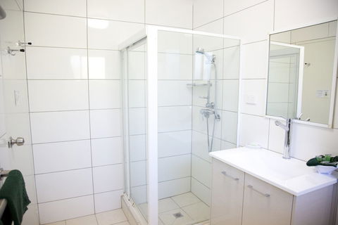 Bay Motel - Accommodation Burleigh 4