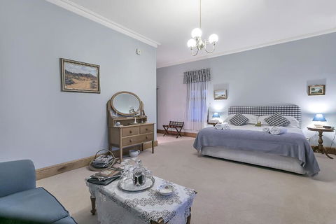 Abbotsford Country House - Accommodation Burleigh 6