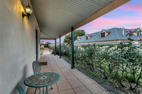 Abbotsford Country House - Accommodation Burleigh 3