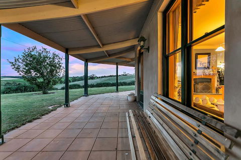 Abbotsford Country House - Accommodation Burleigh 2