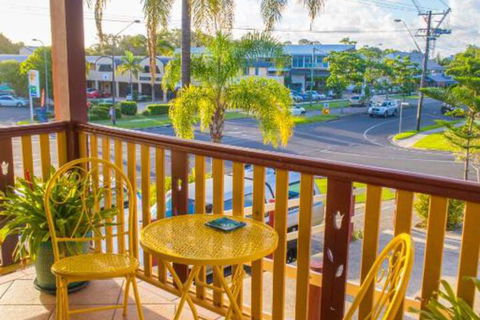 Ruskin House - Accommodation Burleigh 4