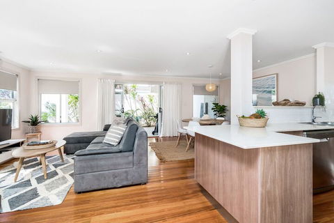 Drift - Accommodation Burleigh 7