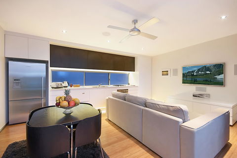 Cavvanbah - Accommodation Burleigh 6