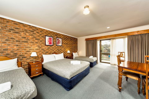 Hume Country Motor Inn - Accommodation Burleigh 5
