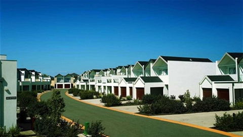 Quest Sanctuary Lakes - Accommodation Burleigh 3