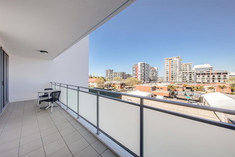 Adina Apartment Hotel Wollongong - Accommodation Burleigh 5
