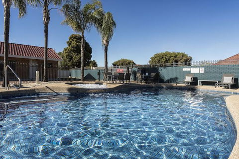 Addison Motor Inn - Accommodation Burleigh 2