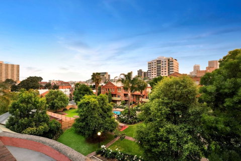 Comfort Apartments Royal Gardens - Accommodation Burleigh 2