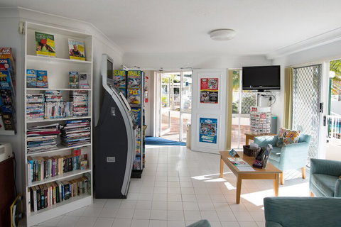 Golden Shores Holiday Club - Accommodation Burleigh 4