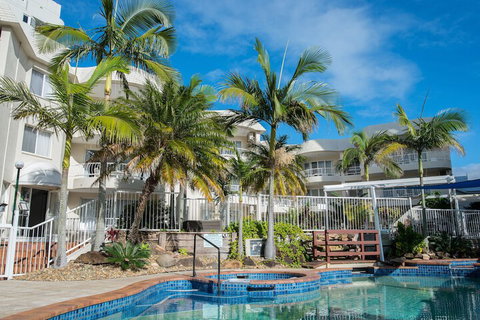 Golden Shores Holiday Club - Accommodation Burleigh 2
