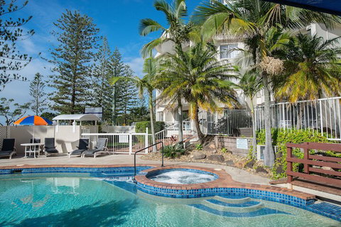 Golden Shores Holiday Club - Accommodation Burleigh 3
