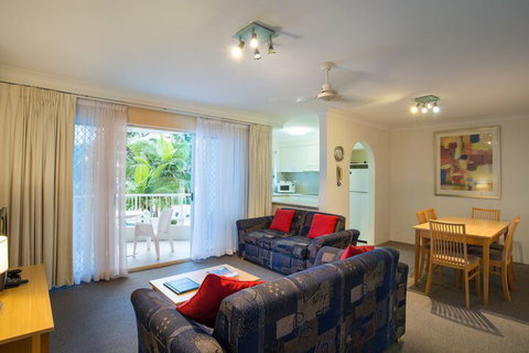 Golden Shores Holiday Club - Accommodation Burleigh 7