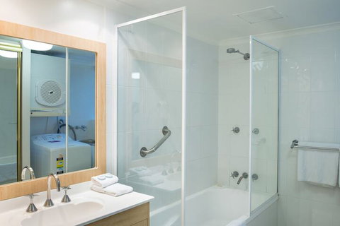 Golden Shores Holiday Club - Accommodation Burleigh 6