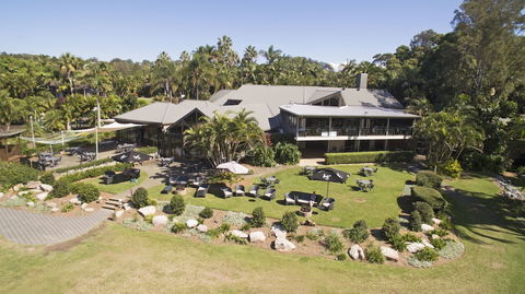 BreakFree Aanuka Beach Resort - Accommodation Burleigh 0