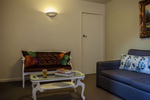 Albert Heights Serviced Apartments - Accommodation Burleigh 3
